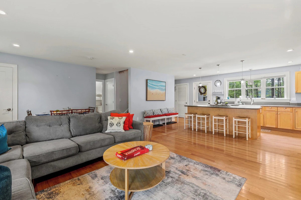 Living room connected to the kitchen